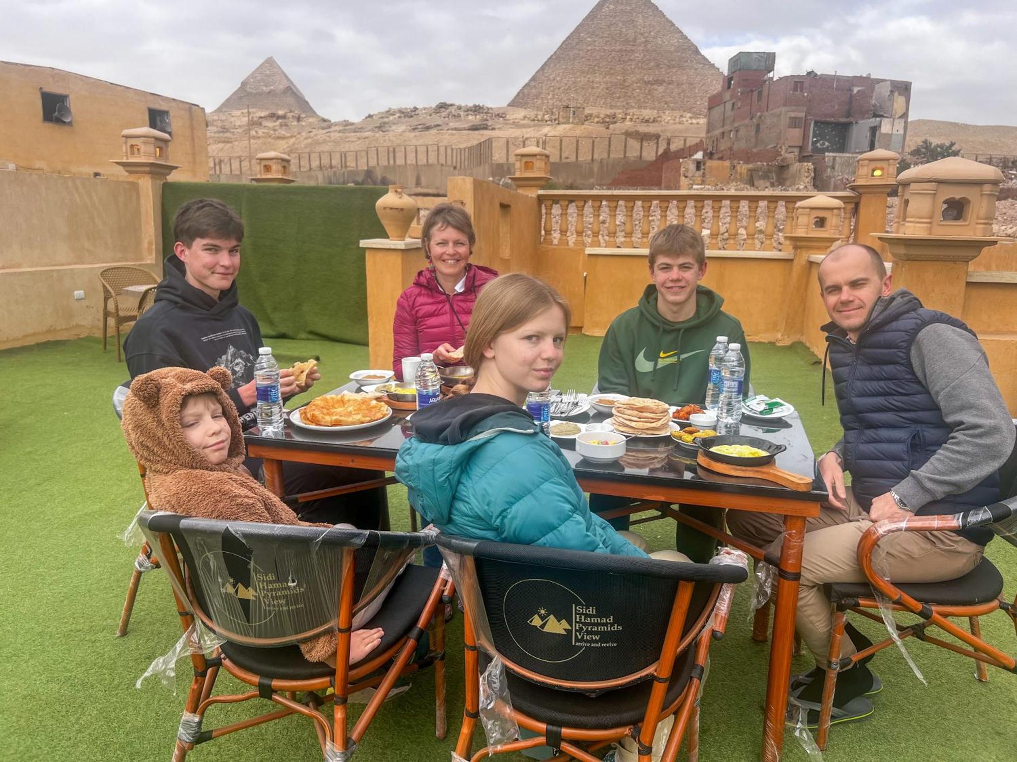 Sidi Hamad Pyramids View Hotel Kafrat al Jabal Exterior photo
